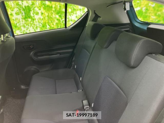 Toyota AQUA 2015-07 8225318-6