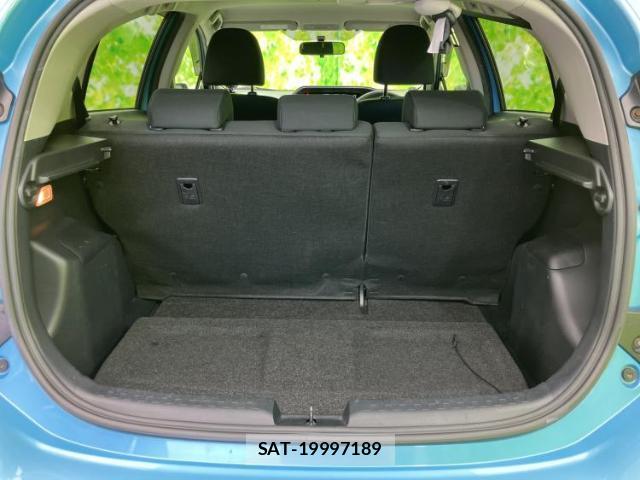 Toyota AQUA 2015-07 8225318-7