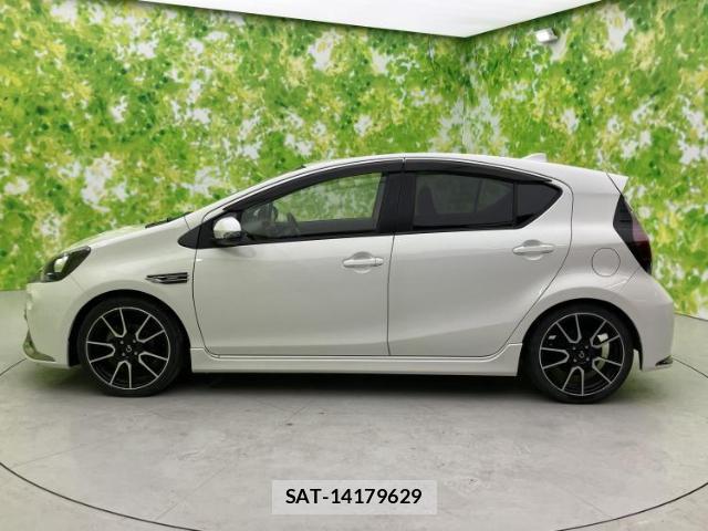Toyota AQUA 2015-06 8225321-1