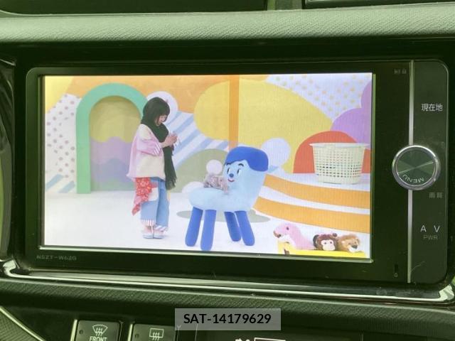 Toyota AQUA 2015-06 8225321-11