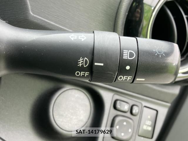 Toyota AQUA 2015-06 8225321-15