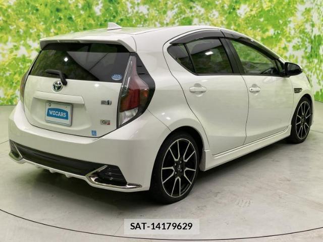 Toyota AQUA 2015-06 8225321-2