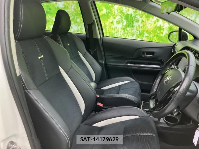 Toyota AQUA 2015-06 8225321-3