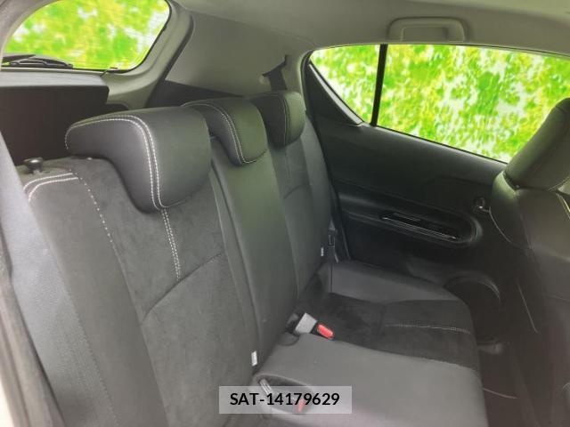 Toyota AQUA 2015-06 8225321-4