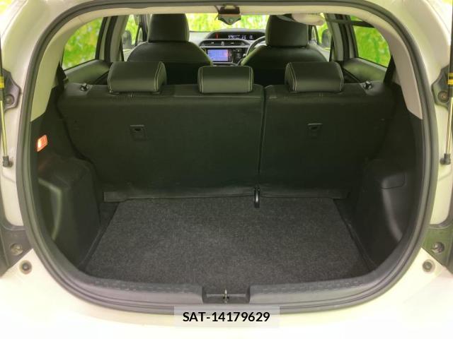 Toyota AQUA 2015-06 8225321-7