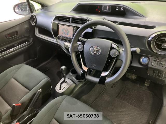 Toyota AQUA 2019-05 8225369-4