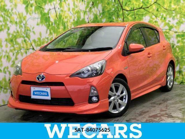 Toyota AQUA 2012-11 8225409-0