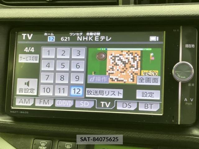 Toyota AQUA 2012-11 8225409-10