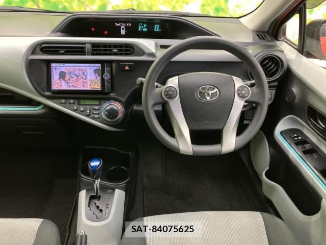 Toyota AQUA 2012-11 8225409-14