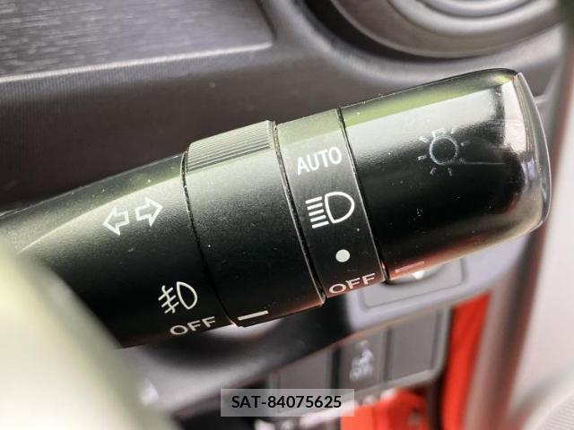 Toyota AQUA 2012-11 8225409-15