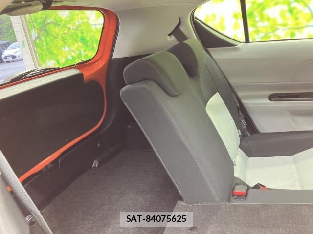 Toyota AQUA 2012-11 8225409-5