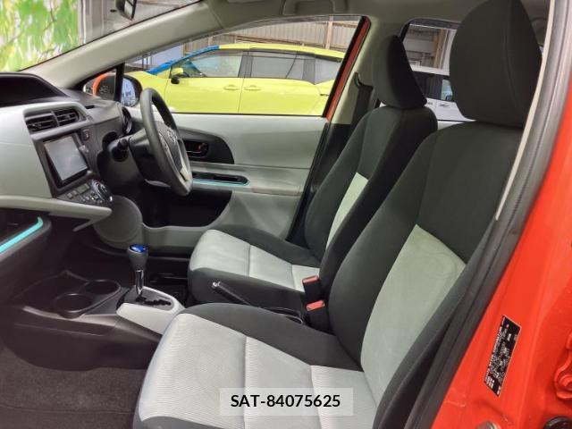 Toyota AQUA 2012-11 8225409-6