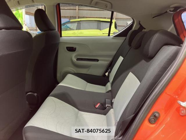 Toyota AQUA 2012-11 8225409-7