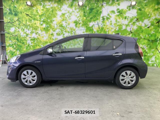 Toyota AQUA 2015-06 8225438-1