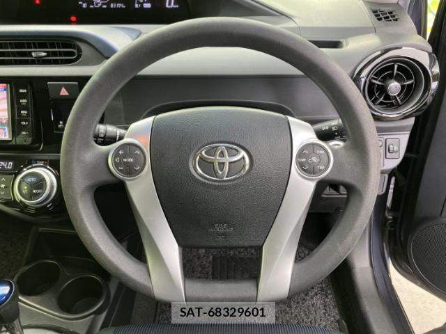 Toyota AQUA 2015-06 8225438-14