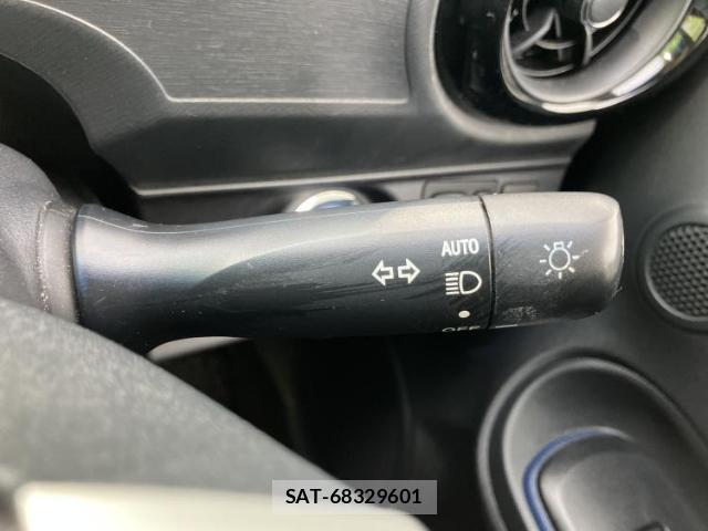 Toyota AQUA 2015-06 8225438-15