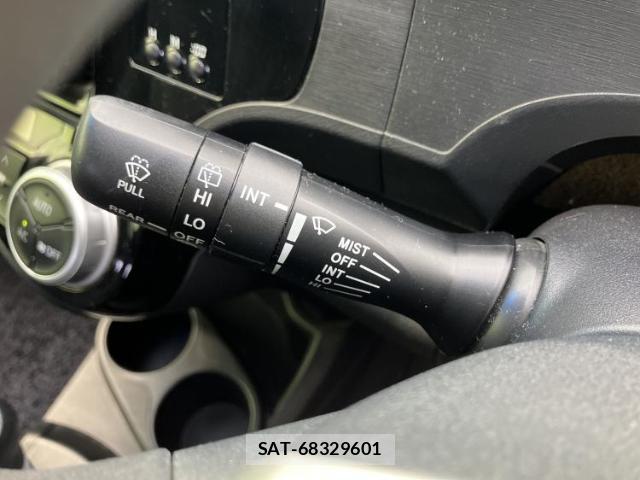 Toyota AQUA 2015-06 8225438-16