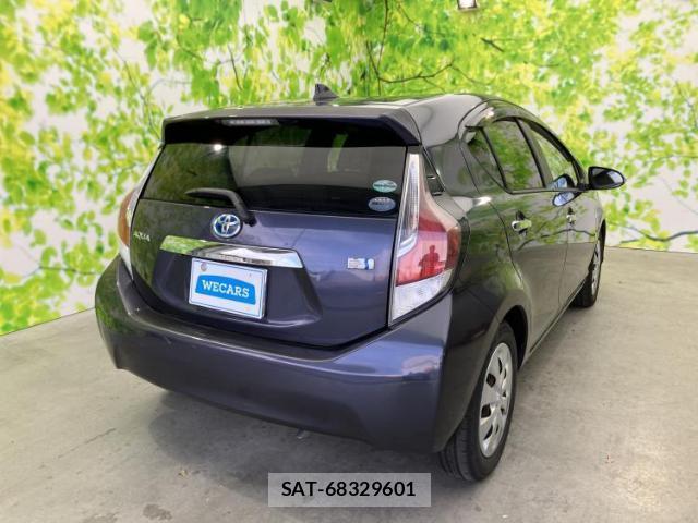 Toyota AQUA 2015-06 8225438-2