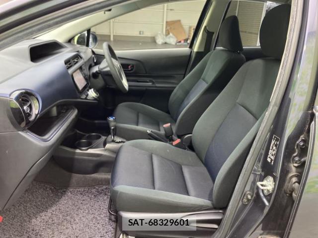 Toyota AQUA 2015-06 8225438-6