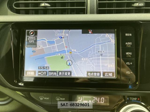 Toyota AQUA 2015-06 8225438-9