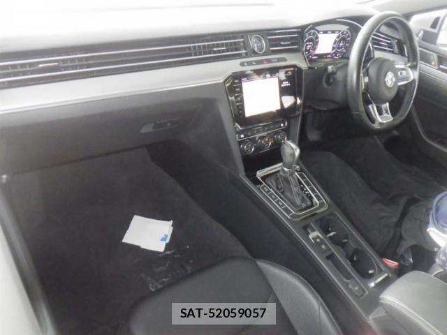 VolksWagen ARTEON 2017-10 8221435-2