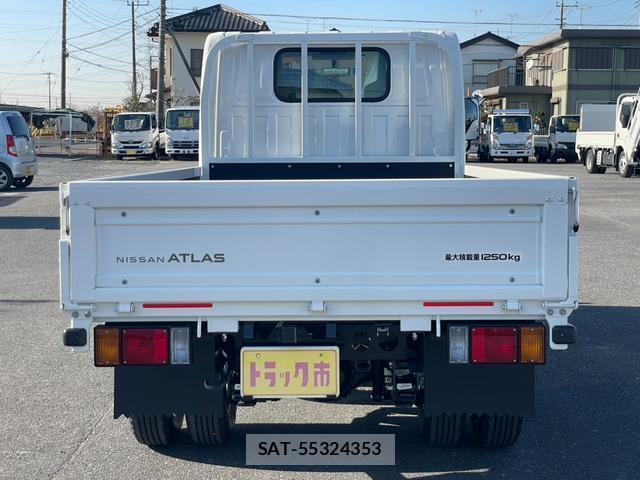 Nissan ATLAS 2025-11 8224755-5