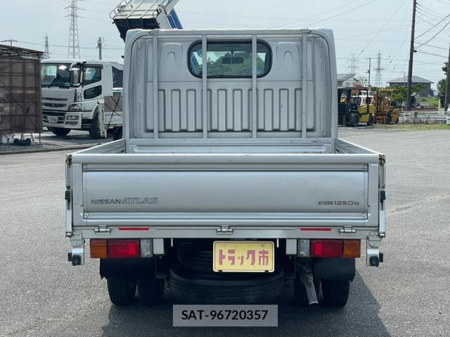 Nissan ATLAS 2014-04 8224756-5
