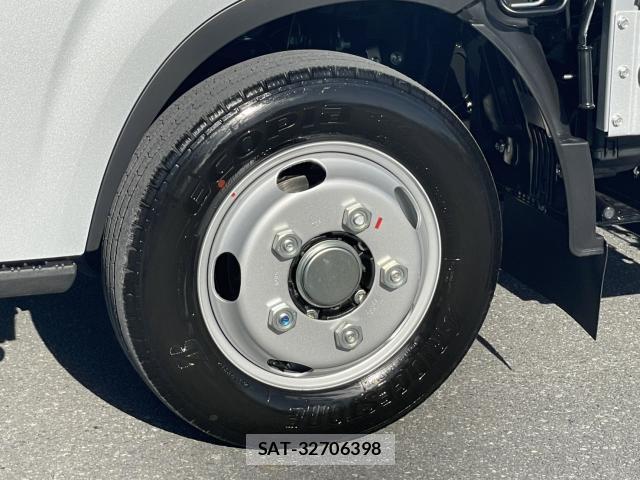 Nissan ATLAS 2025-11 8224758-11