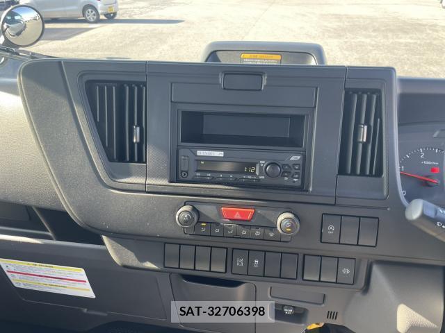 Nissan ATLAS 2025-11 8224758-15