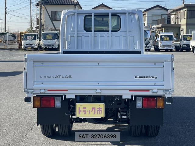 Nissan ATLAS 2025-11 8224758-2
