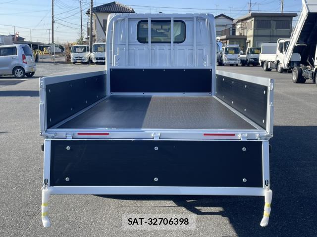 Nissan ATLAS 2025-11 8224758-4