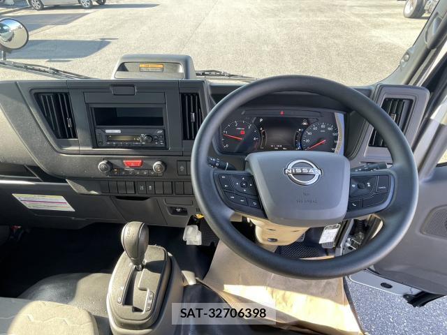 Nissan ATLAS 2025-11 8224758-6