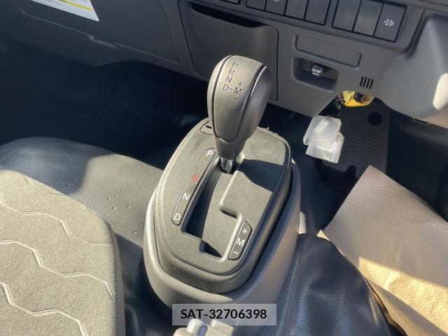 Nissan ATLAS 2025-11 8224758-9