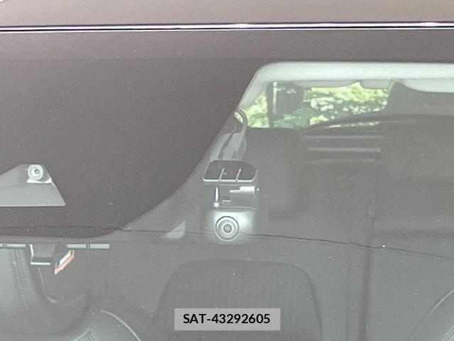 Nissan AURA 2023-01 8220204-5