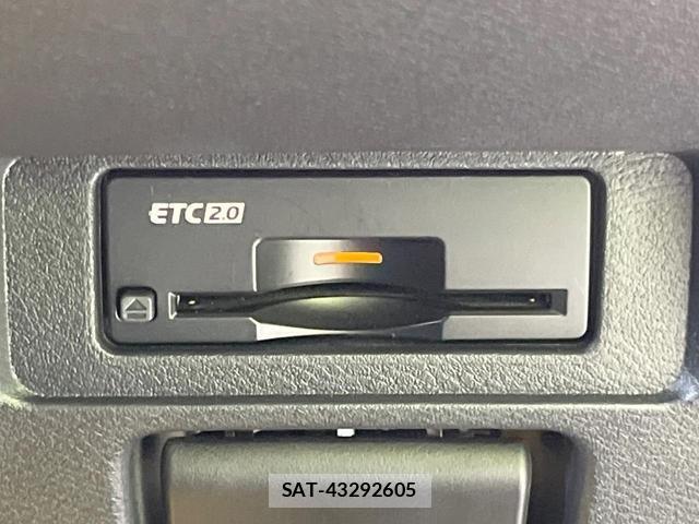 Nissan AURA 2023-01 8220204-6