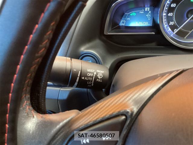 Mazda AXELA HYBRID 2013-12 8218692-17