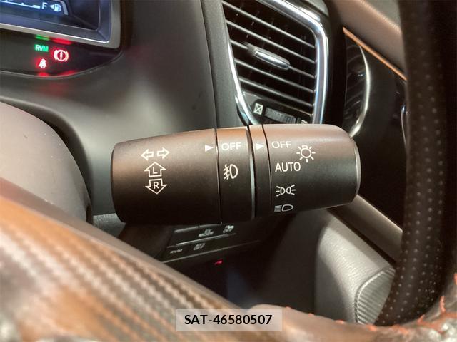 Mazda AXELA HYBRID 2013-12 8218692-18