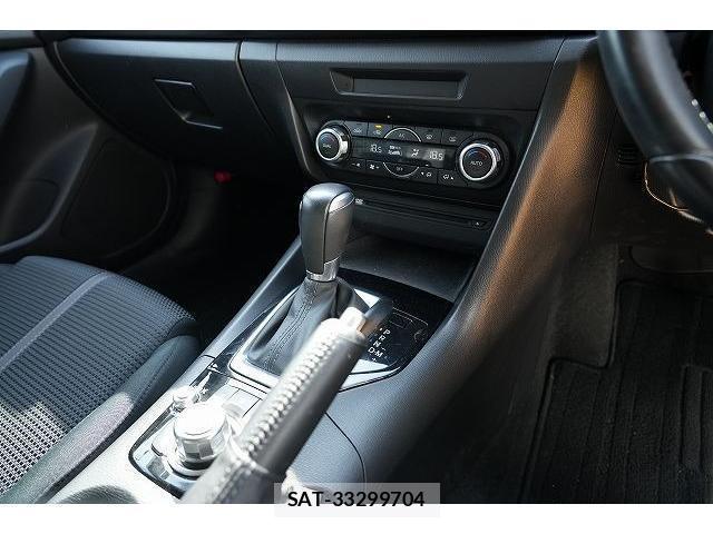 Mazda AXELA SPORT 2017-06 8223247-7