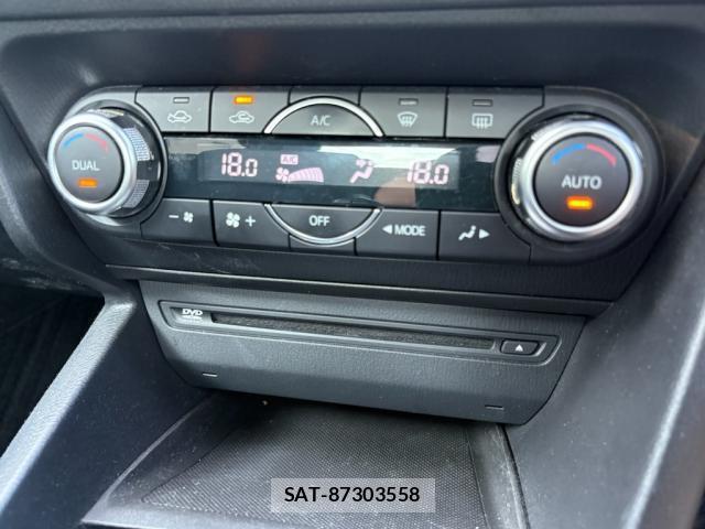 Mazda AXELA 2015-11 8220799-18