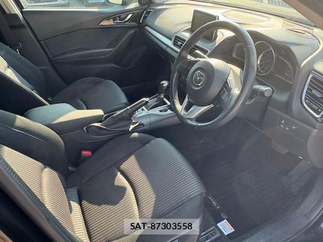 Mazda AXELA 2015-11 8220799-7