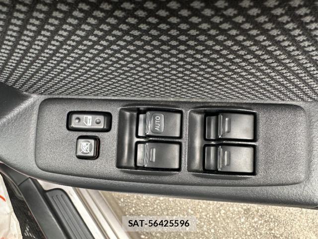 Toyota BB 2002-12 8220446-11