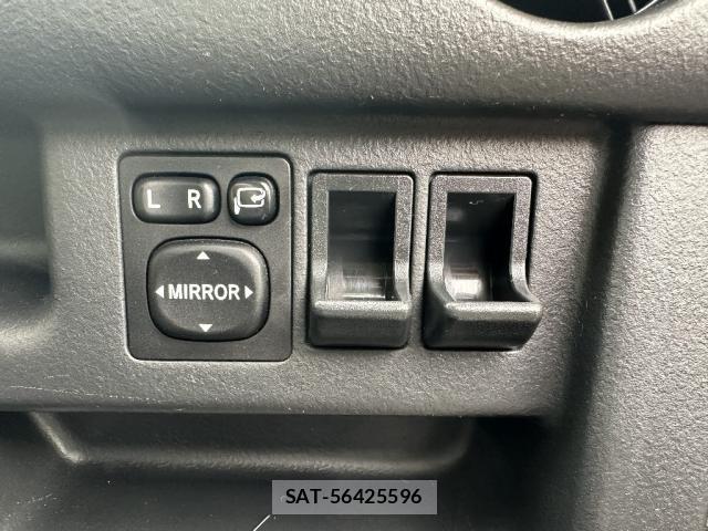 Toyota BB 2002-12 8220446-12