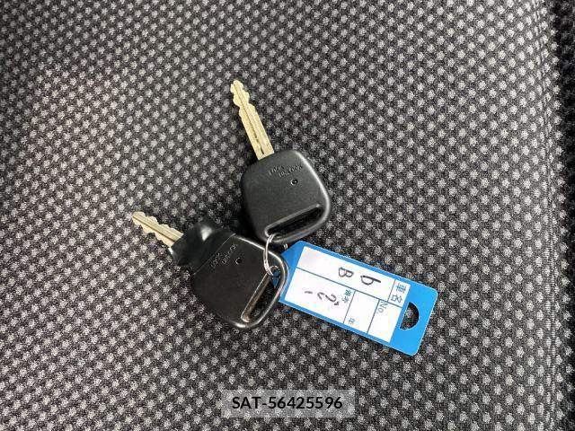 Toyota BB 2002-12 8220446-7