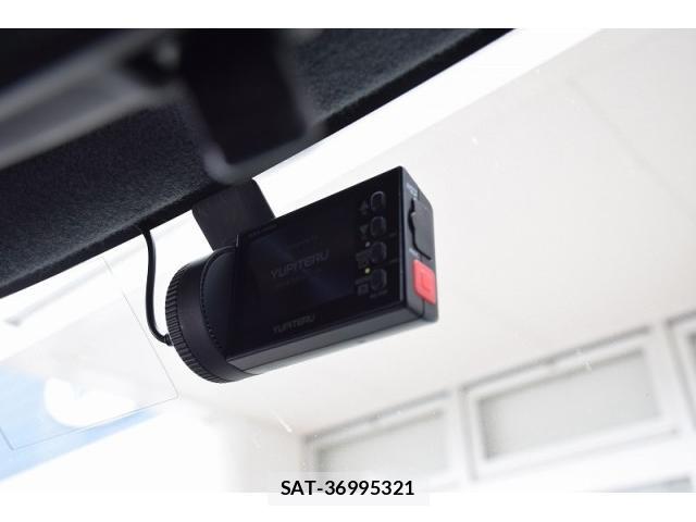 Toyota BB 2013-08 8223227-12