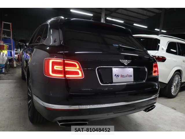 Bentley BENTAYGA 2018-07 8223582-1