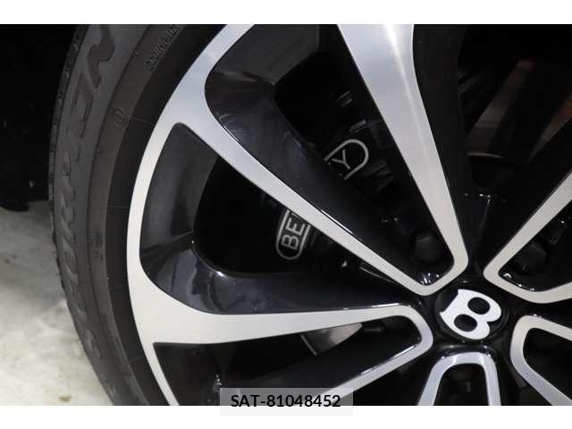 Bentley BENTAYGA 2018-07 8223582-13