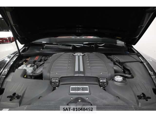Bentley BENTAYGA 2018-07 8223582-3