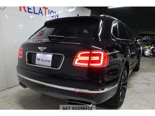 Bentley BENTAYGA 2018-07 8223582-9