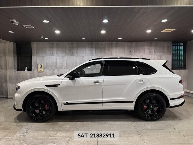 Bentley BENTAYGA 2024-06 8225560-13