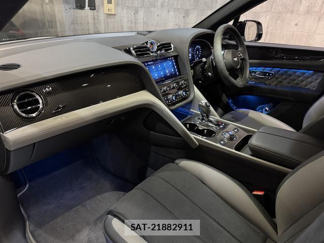 Bentley BENTAYGA 2024-06 8225560-15